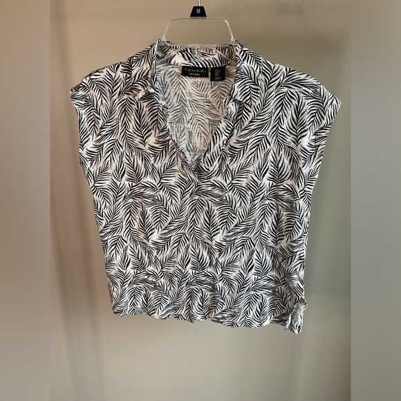 Tahari Tops - Tahari 100% linen palm leaf tropical style drop shoulder v-neck shirt